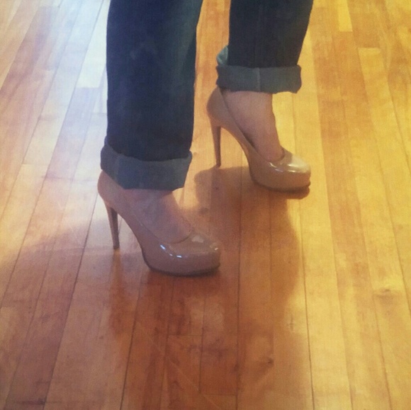 Vera Wang Platform Stilettos - Picture 3 of 7